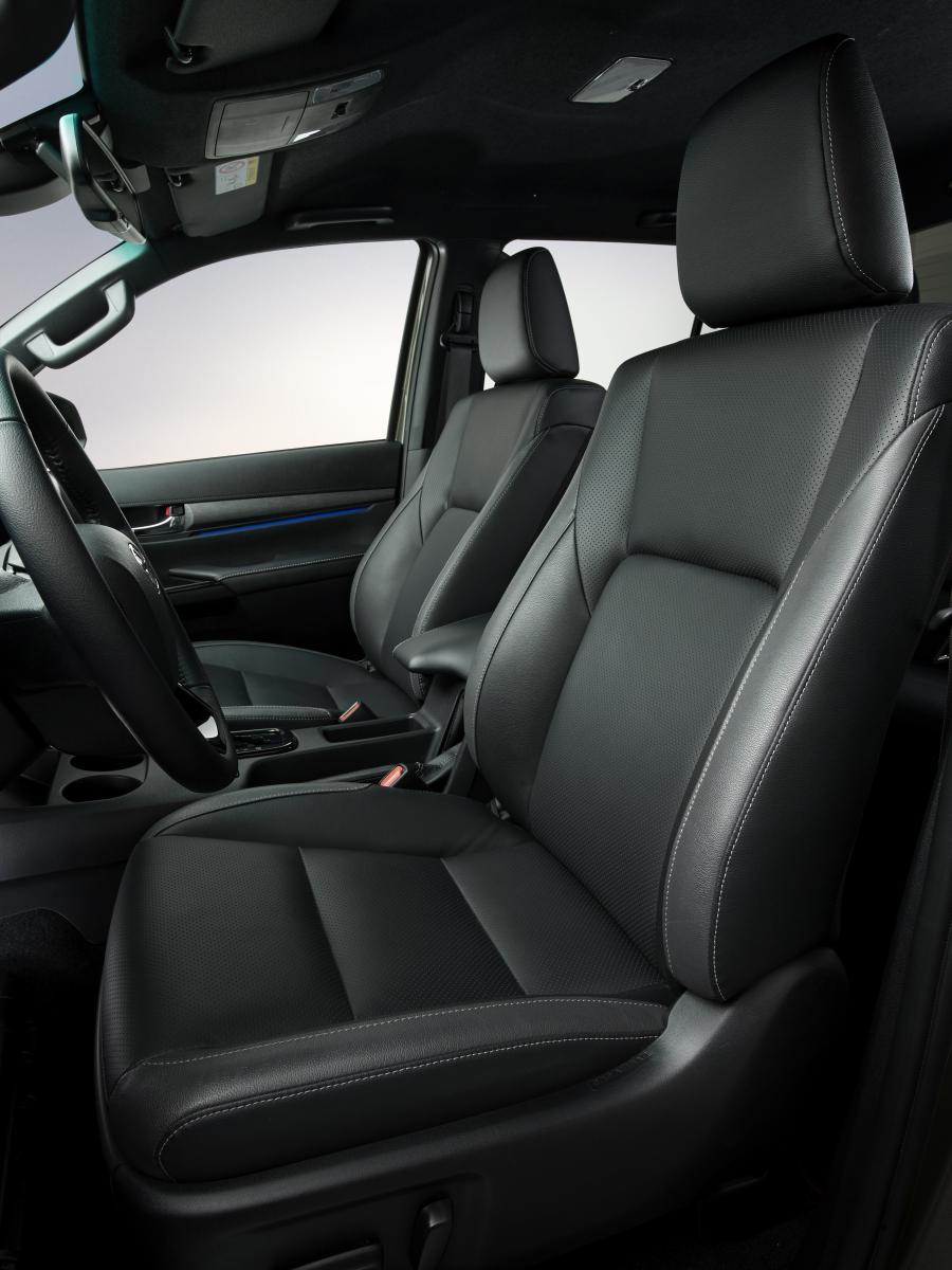 Интерьер Toyota Hilux Invincible Double Cab 2020 года  (WW) (фото 27 из 33)